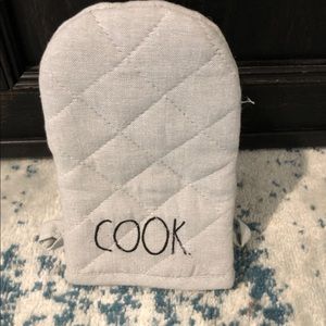 Rae Dunn oven mitts